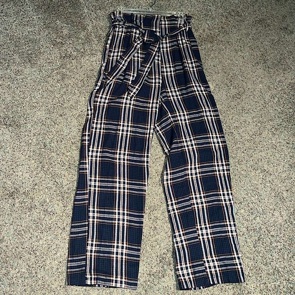 Tag says Windsor
About size 5
High rise 
Navy blue, black, white, & rust orange